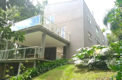 Casa de alto padrão em condomínio de luxo – aceita propostas | 550m² privativos | 3.816m² de terreno