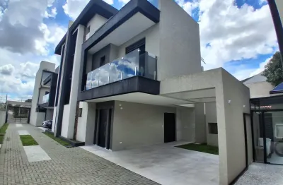 Tríplex moderno no Hauer, divisa com o Xaxim. Aceita carro ou terreno no negócio.