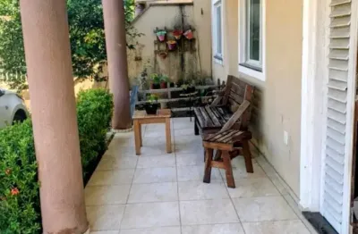Casa duplex à venda – 3 suítes, piscina e churrasqueira – 225 m²
