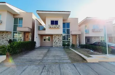Casa à venda em condomínio de alto padrão no eusébio – 3 suítes, escritório e lazer completo