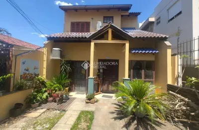 Casa com 3 quartos à venda na rua antônio ribeiro, 160, santo antônio, porto alegre, 161 m2 por r$ 950.000