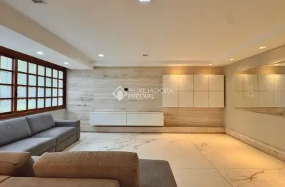 Casa em condomínio fechado com 3 quartos à venda na alameda emílio de menezes, 60, três figueiras, porto alegre, 271 m2 por r$ 1.999.000