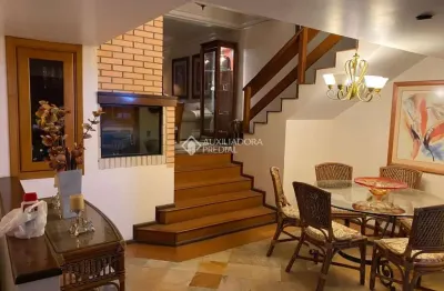 Casa com 4 quartos à venda na rua doutor barbosa gonçalves, 494, chácara das pedras, porto alegre, 246 m2 por r$ 1.990.000
