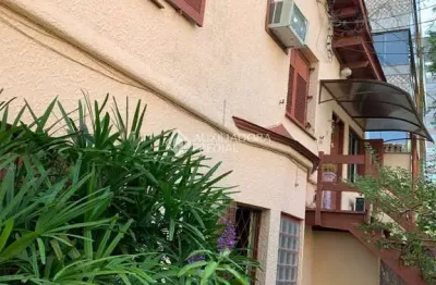 Casa com 7 quartos à venda na rua guararapes, 492, petrópolis, porto alegre, 380 m2 por r$ 1.450.000