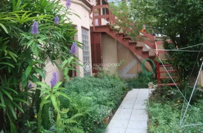 Casa com 7 quartos à venda na rua guararapes, 492, petrópolis, porto alegre, 380 m2 por r$ 1.450.000