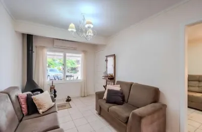 Casa comercial com 4 quartos à venda na avenida juca batista, 1492, cavalhada, porto alegre, 144 m2 por r$ 549.000