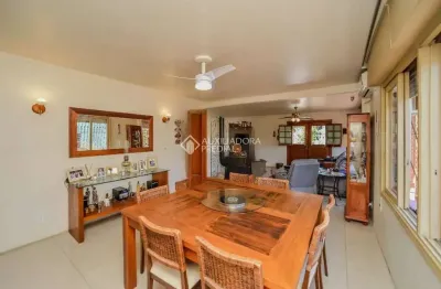 Casa com 3 quartos à venda na rua josé antônio aranha, 55, três figueiras, porto alegre, 172 m2 por r$ 1.350.000