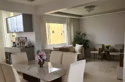 Apartamento totalmente reformado, nascente e super ventilado!