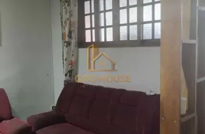 Casa em lote inteiro com 250 m2 casa boa , mas precisa de pequena reforma.