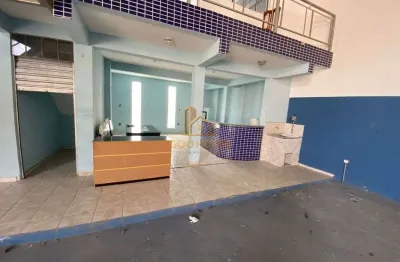 Galpao com 900 m2 de area de terreno e 700m2 area construiida, localizacao excelente,