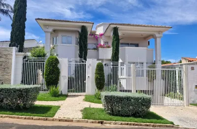 Sobrado com linda estrutura arquitetônica. confortável, funcional e seguro.