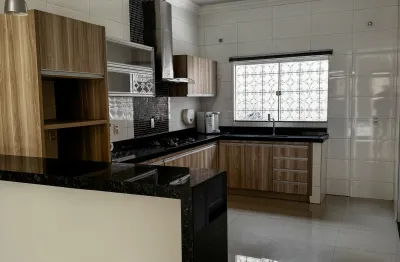 Casa nova, ótima localização, excelente acesso a tudo necessário.