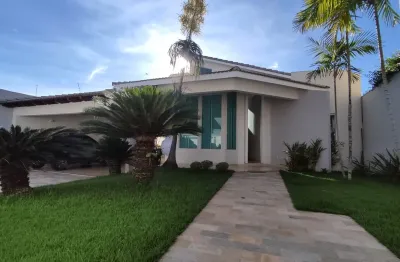 Casa espaçosa, alto padrão, segura, funcional e bem localizada