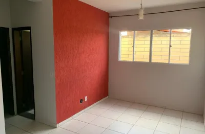 Apartamento funcional, em condomínio fechado, boa localização.