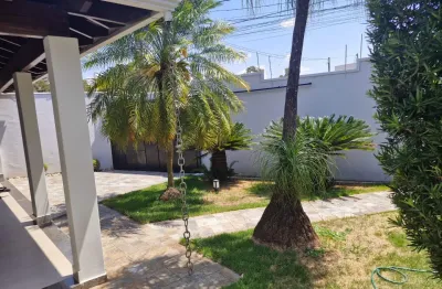 Ótima casa em excelente localização, bairro residencial, funcional e confortável.