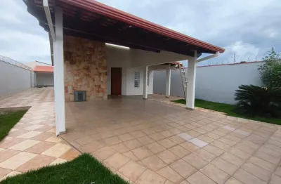 Casa com 3 quartos para alugar no Santiago, Araguari 