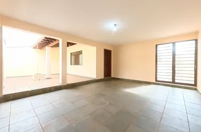 Casa à venda com 3 quartos + edícula, ao lado da uniararas, fho, no jardim abolição em araras - sp