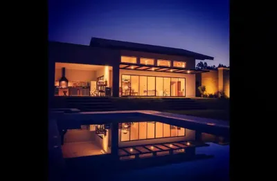 Casa de campo com spa e piscina, 4 suítes em são josé dos campos-sp