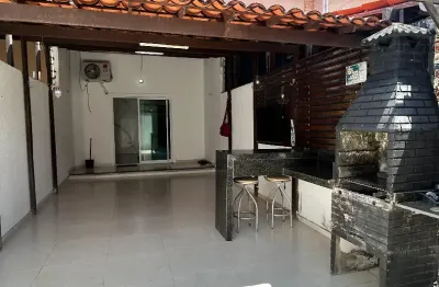 Oportunidade de repasse próximo ao centro do eusébio. casa duplex em localização privilegiada em eusébio!