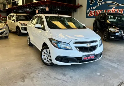 Chevrolet prisma lt 1.4 completo com bancos em couro e reserva!