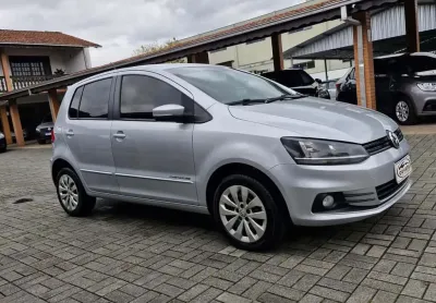 Volkswagen fox comfortline 1.0 flex 8v 5p  - prata - 2014/2015