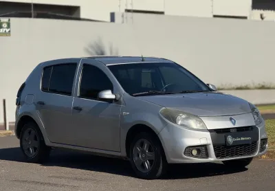 Sandero 1.6 completo revisado com garantia, ja financiado