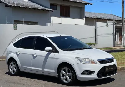 Focus 1.6 2012 completo carro totalmente revisado, financia via banco
