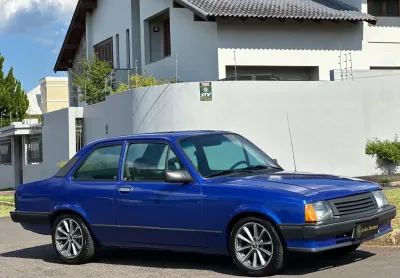 Chevette revisado todo restaurado, pintura zero bala aceito cartão 