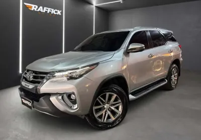 Toyota hilux sw4 srx 4x4 2.8 tdi 16v dies. aut.  - prata - 2019/2020