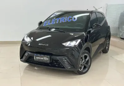 O byd dolphin mini 2024 possui motor elétrico de 75 cv, bateria lfp de 38 kwh com autonomia de 280 k