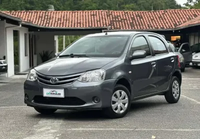 Toyota Etios XS  1.3 Flex 16V 5p Mec.  - Cinza - 2013/2013