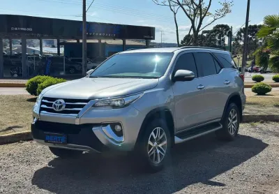 Toyota hilux sw4 srx 4x4 2.8 tdi dies. aut. - prata - 2016/2017