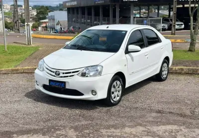 Toyota etios x sedan 1.5 flex mec. - branca - 2014/2014