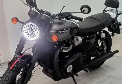 Triumph bonneville t120 black 1200 custom