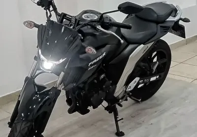 Yamaha fz25 fazer abs street