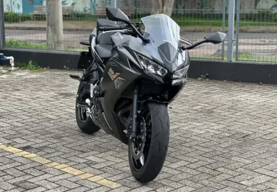 Kawasaki ninja zx6r 2024