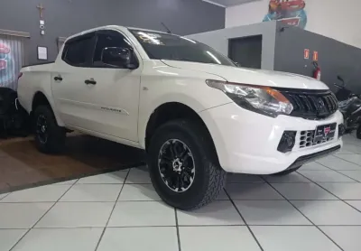 Mitsubishi l200 triton 2022 2.4 16v turbo diesel outdoor glx cd 4x4 manual