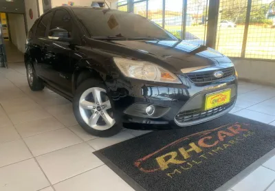 Ford focus 2.0! manual, chave presencial, star/stop. muito confortavel!