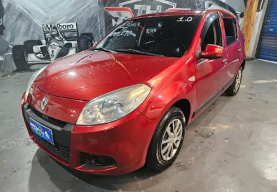 Sandero 1. 0 completo  extremamente nova  otimo carro para familia carro muito economico bom bonito 