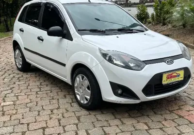 Fiesta versão class completo motor 1.0 zetec rocam em ótimas condições 