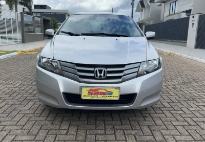 Honda city bem pouco rodado cambio manual trasendo super economia 