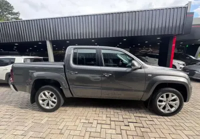 Volkswagen Amarok High.CD 2.0 16V TDI 4x4 Dies. Aut  - Cinza - 2017/2018