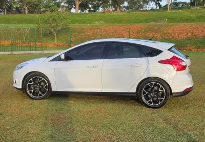 ? ford focus titanium plus hatch 2.0  2014 – top de linha / completo