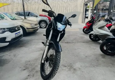 Falcon 400 cilindradas com apenas 70.000 km rodados 