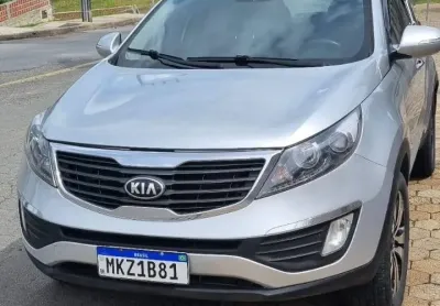 Carro impecável, revisado, lataria sem nenhum detalhe.