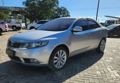 Kia cerato 2012 1.6 manual 6 marchas, lindo carro, revisado, aceitamos troca