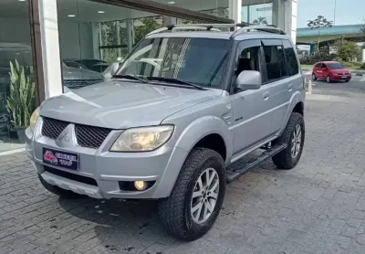 Mitsubishi pajero tr4 com kit suspensao 4x4 automatica 