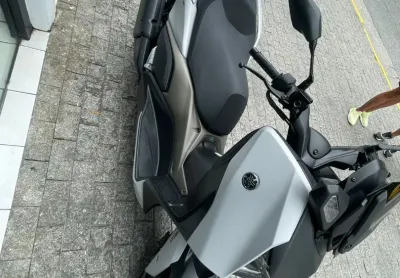 Yamaha xmax 250 conected 2025 impecavel estado de 0 km  apenas 4.000 km 