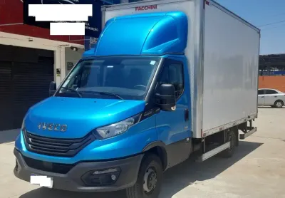 Iveco Daily 35cs com Baú 