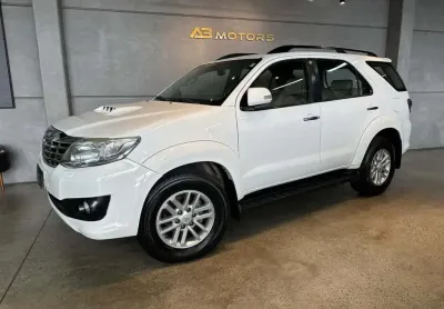 Toyota hilux sw4 i/  srv4x4 - branca - 2012/2013